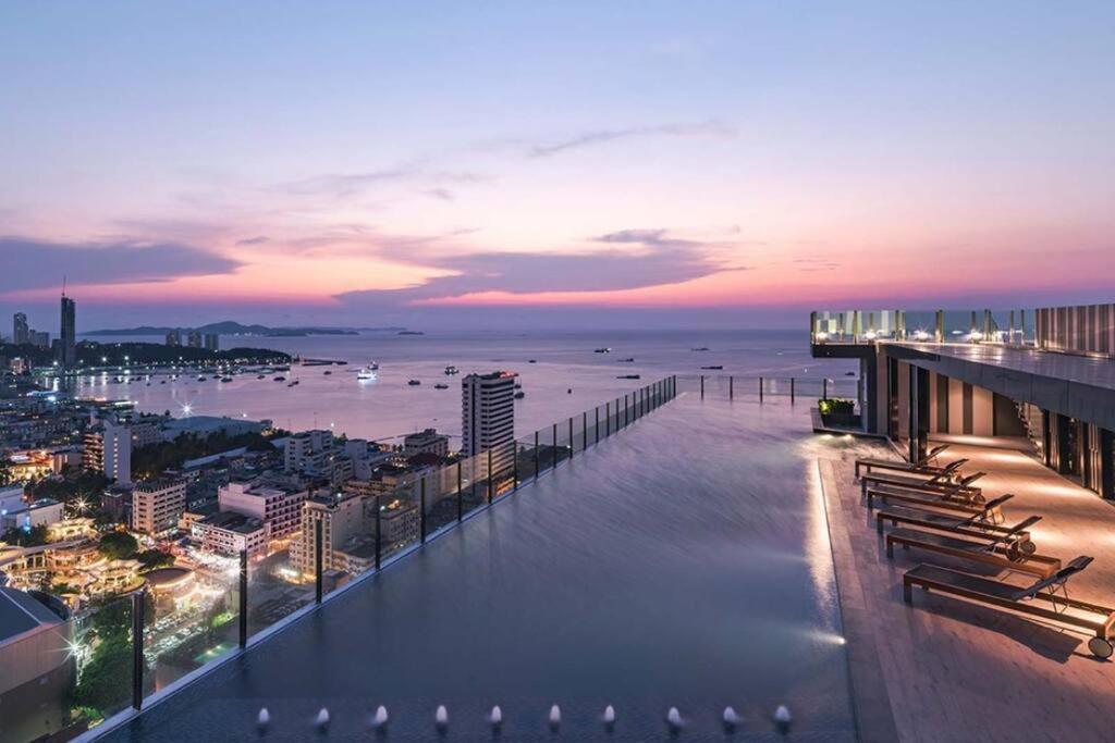 The Base Condo Center Of Pattaya Rooftop Swimming Pool Buitenkant foto