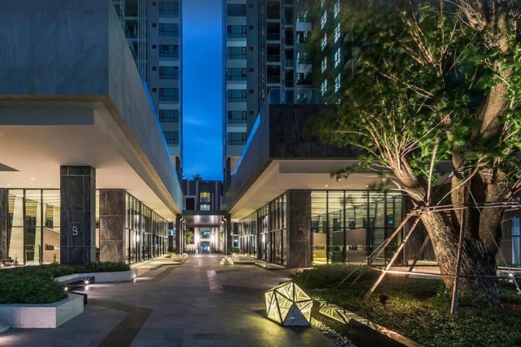The Base Condo Center Of Pattaya Rooftop Swimming Pool Buitenkant foto