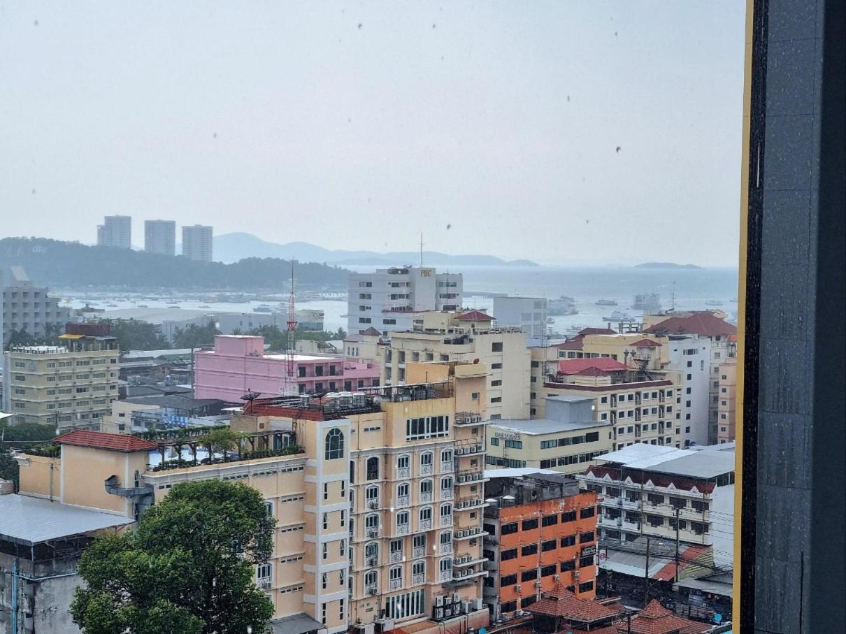 The Base Condo Center Of Pattaya Rooftop Swimming Pool Buitenkant foto