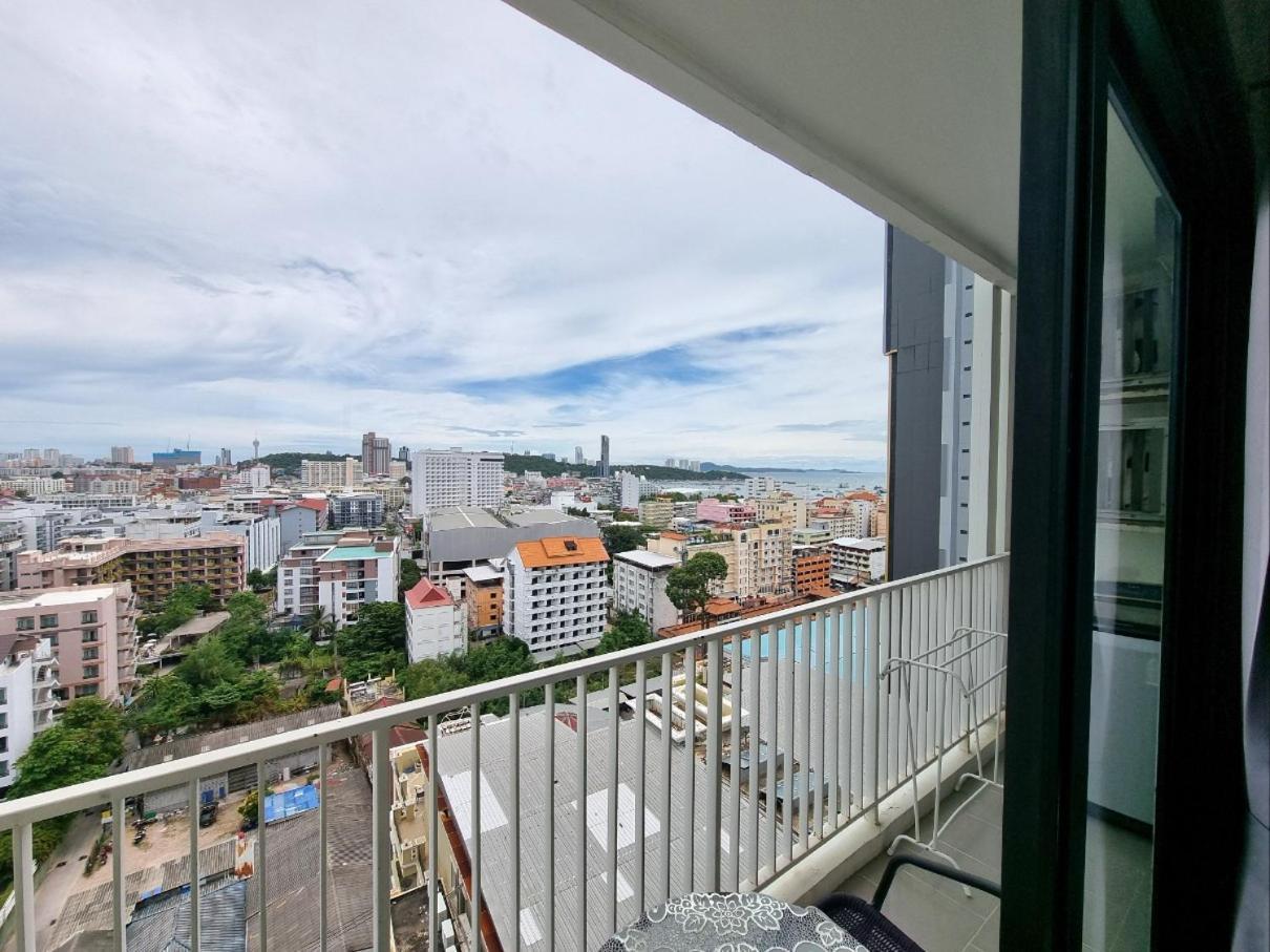 The Base Condo Center Of Pattaya Rooftop Swimming Pool Buitenkant foto