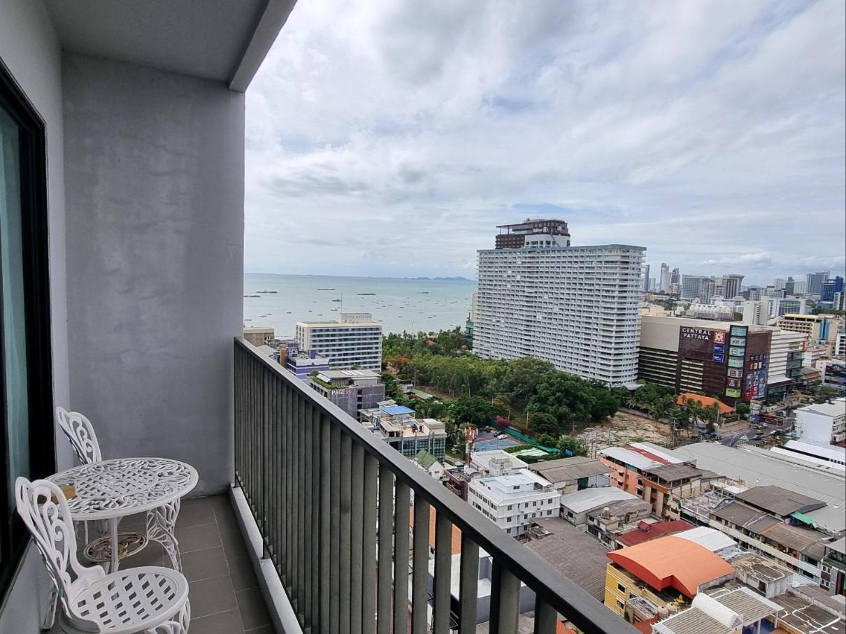 The Base Condo Center Of Pattaya Rooftop Swimming Pool Buitenkant foto